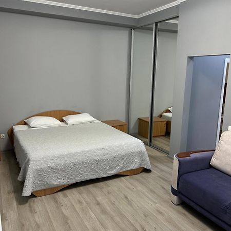 Ковчег Hotel Chernivtsi Ngoại thất bức ảnh